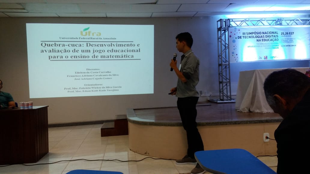 Discente Elielton Carvalho Apresentando Trabalho